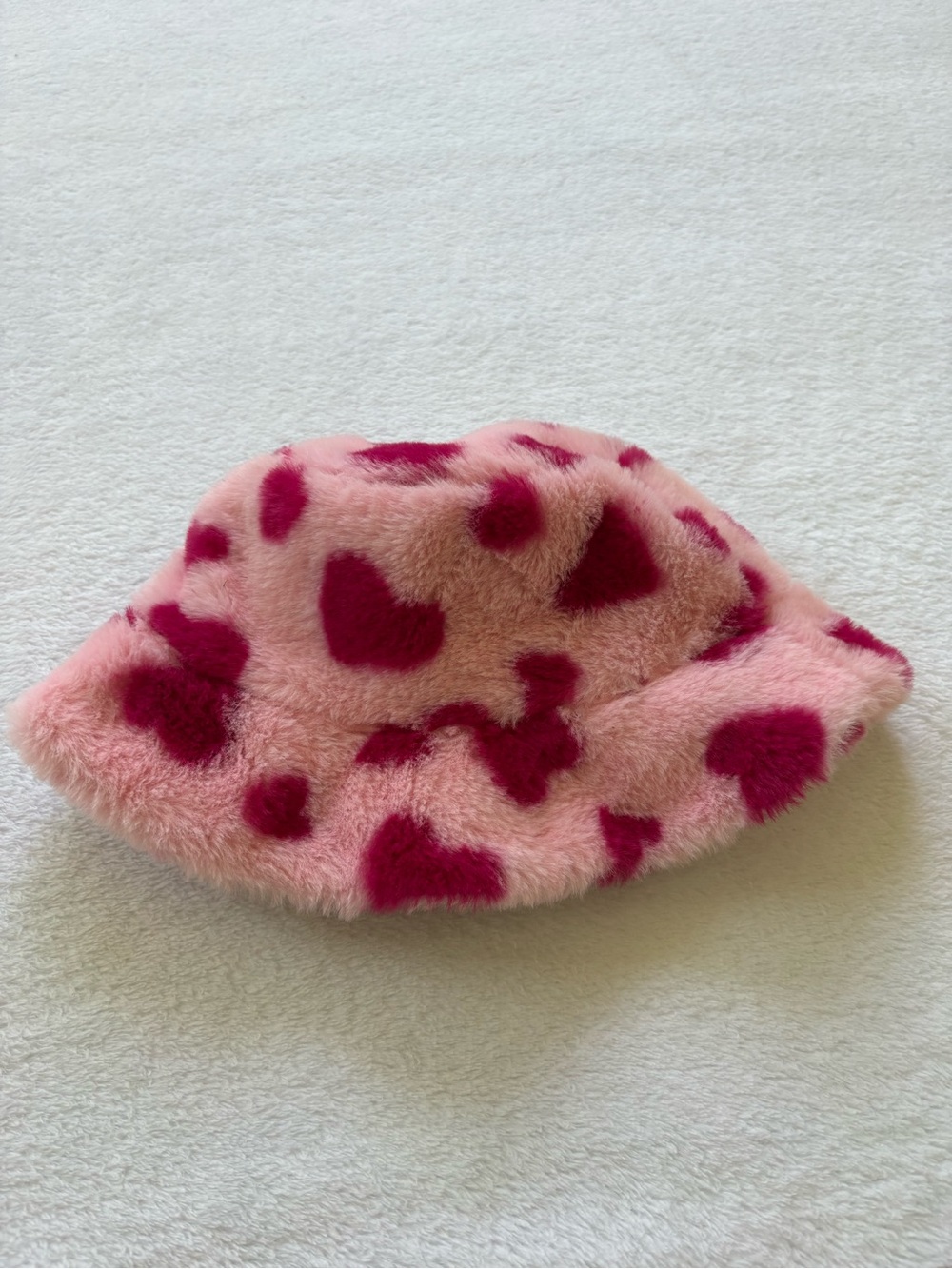 Y2K Pink Faux-Fur Bucket Hat with Magenta Heart Print